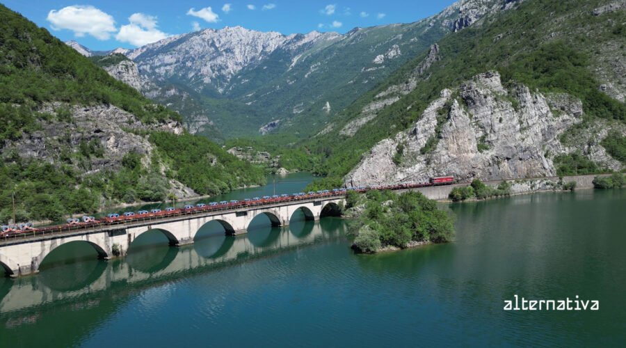 18.000 Tonnen Material sind im Hafen von Ploče angekommen – entscheidend für unsere Projekte mit Alternativa Sarajevo.