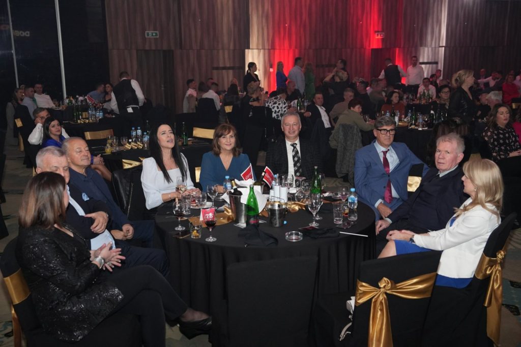 Uposlenici Alternative u veselom duhu ispratili 2023. godinu