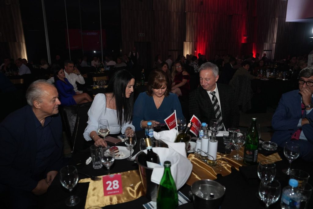 Uposlenici Alternative u veselom duhu ispratili 2023. godinu
