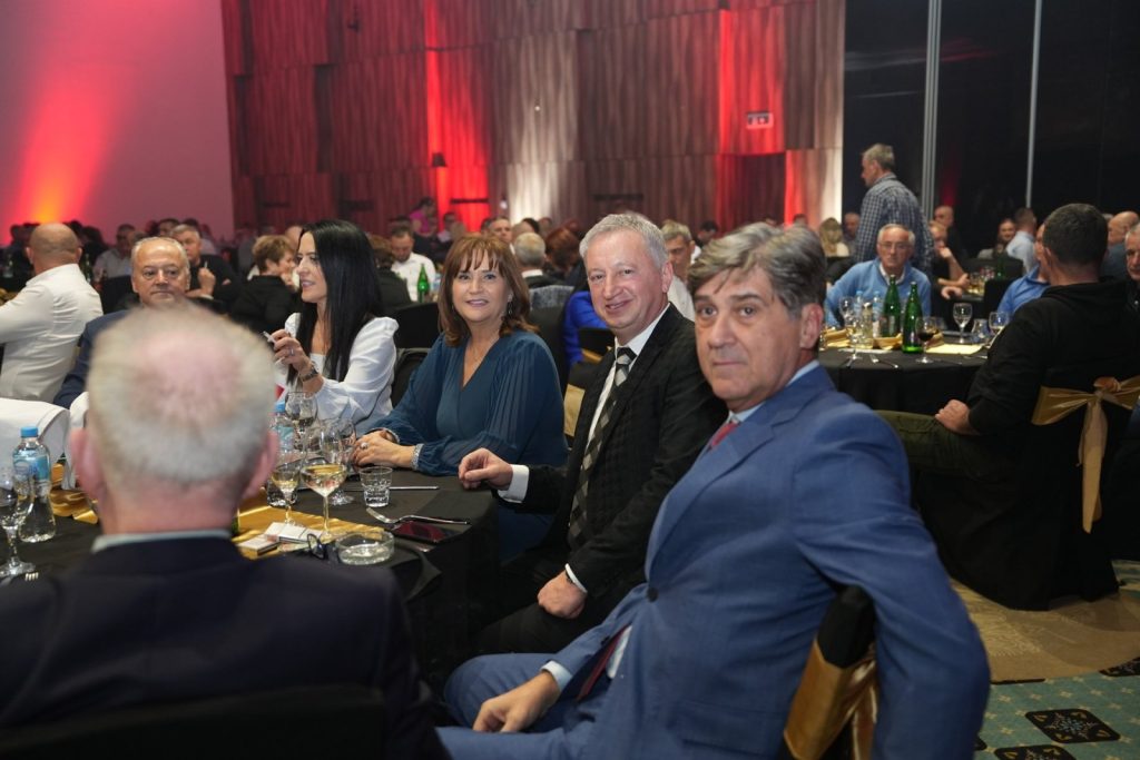 Uposlenici Alternative u veselom duhu ispratili 2023. godinu